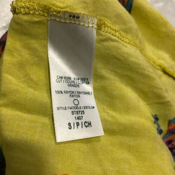 𝅺🚨 Splendid Rayon Floral Split Back Summer Blouse - Picture 5 of 7